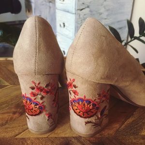 Embroidered pumps